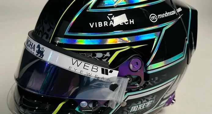 Zhou Guanyu - casco 2024
