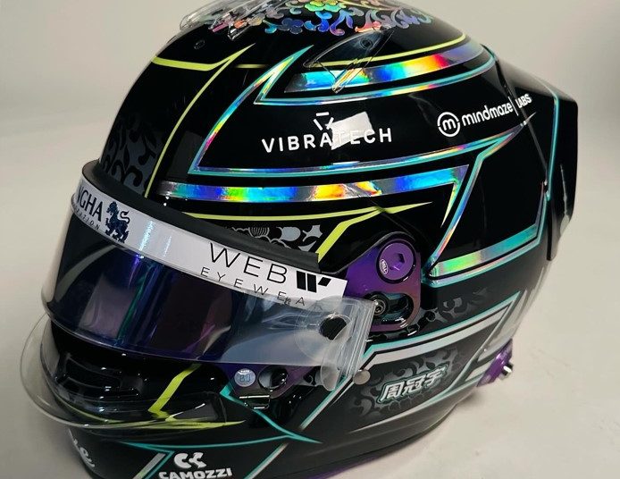 Zhou Guanyu - casco 2024