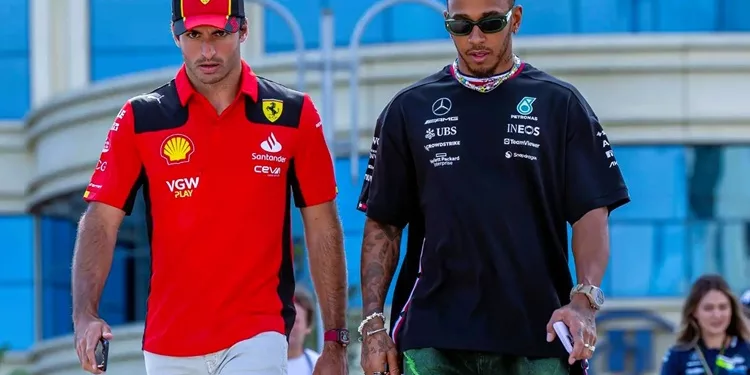 Carlos Sainz e Lewis Hamilton