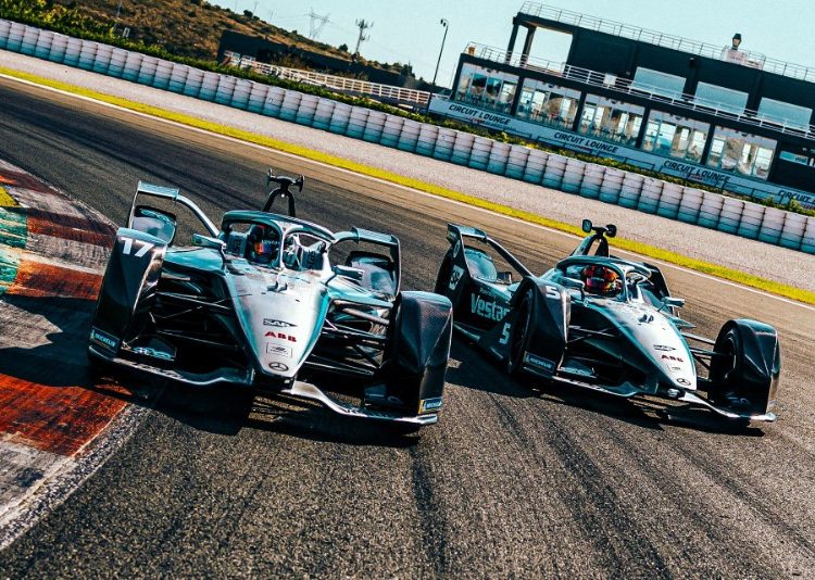 Vetture di Formula E in pista