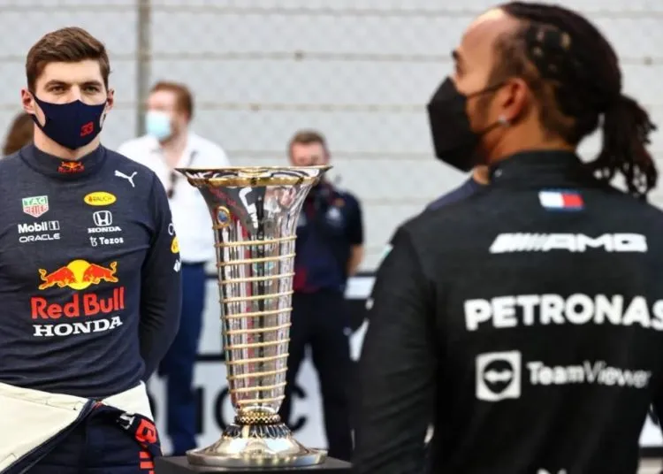 Lewis Hamilton e Max Verstappen