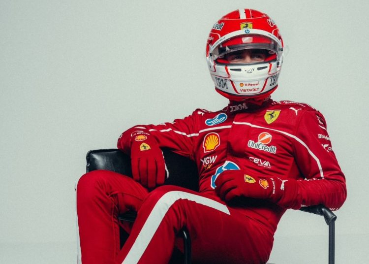 Charles Leclerc presenta il casco per la stagione 2025