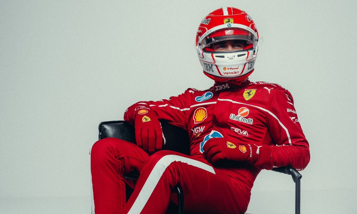 Charles Leclerc presenta il casco per la stagione 2025