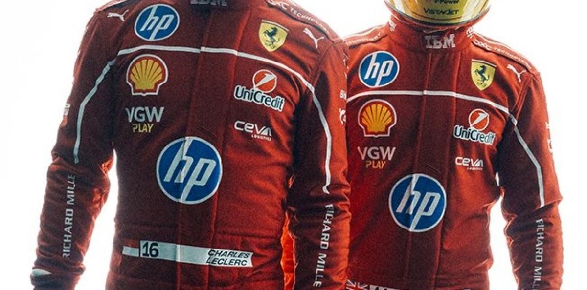 Dettaglio del logo HP sulle tute Ferrari 2025