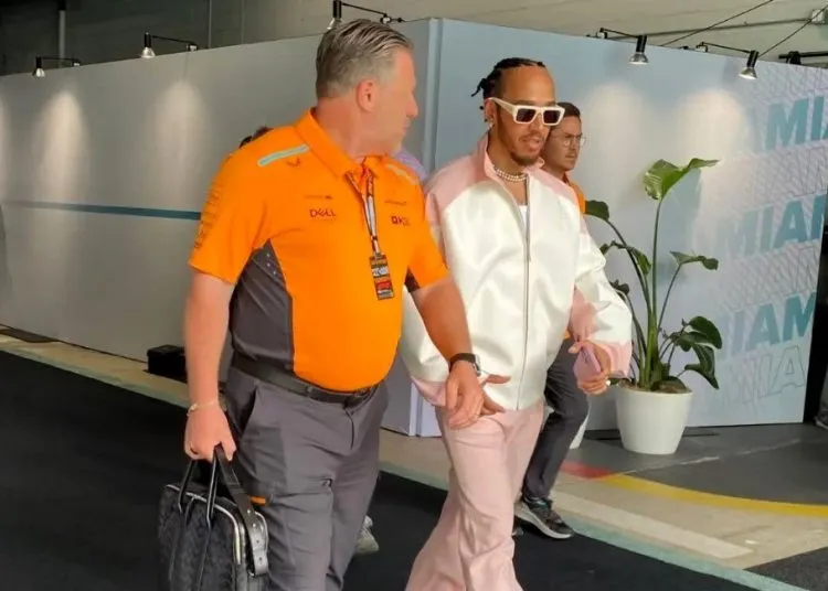 Lewis Hamilton e Zack Brown