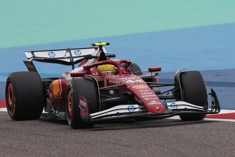 Ferrari, prime impressioni dai test in Bahrain: Leclerc e Hamilton fiduciosi, ma c’è ancora lavoro da fare