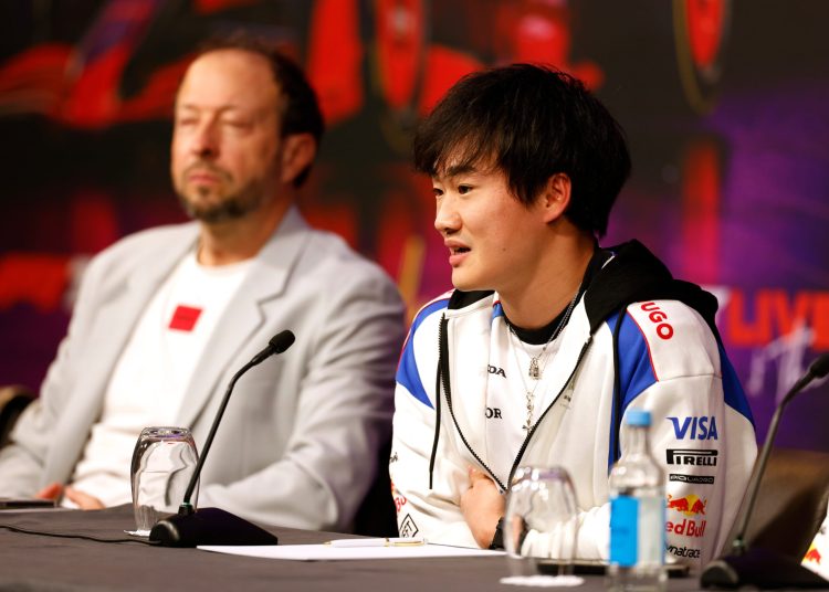Yuki Tsunoda pilota VCARB