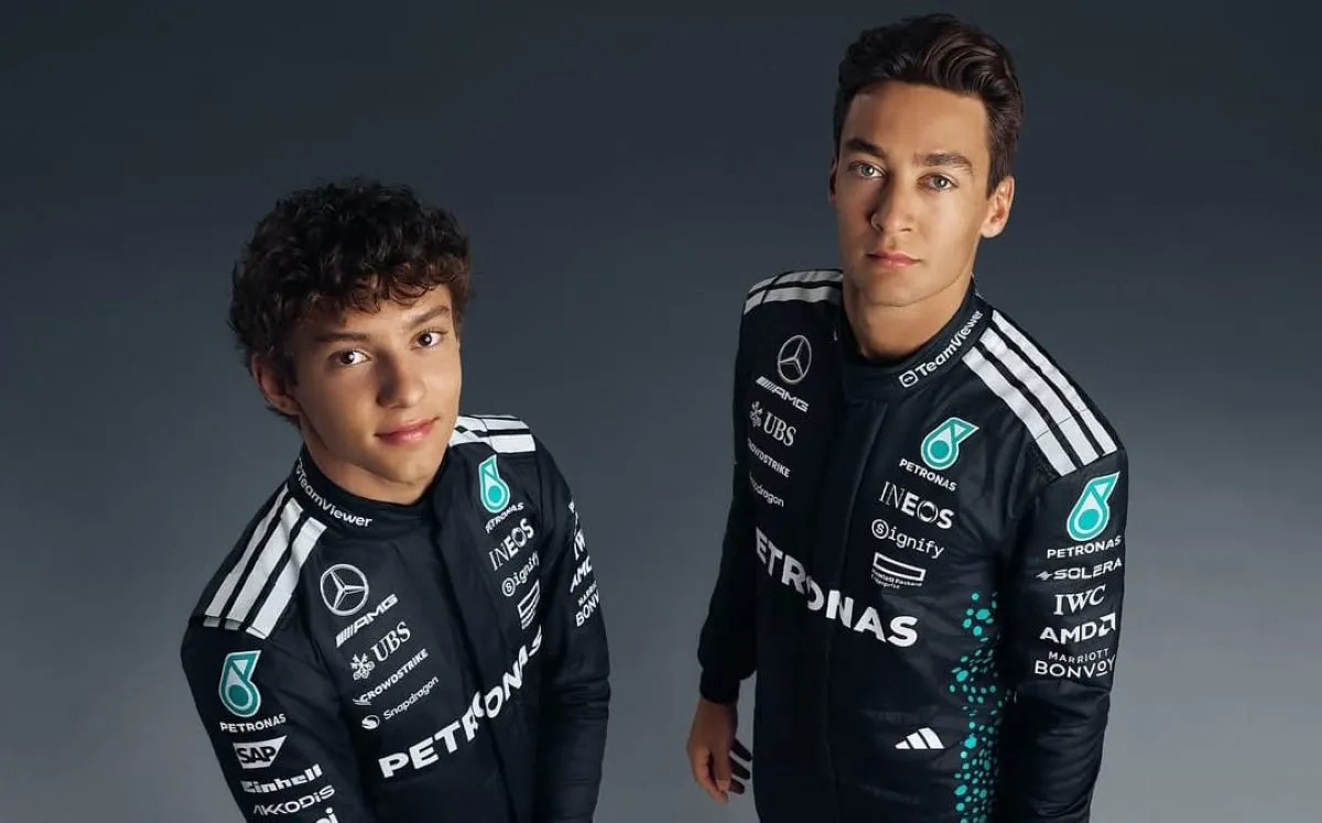 Andrea Kimi Antonelli e George Russell con le tute Mercedes per la stagione 2025