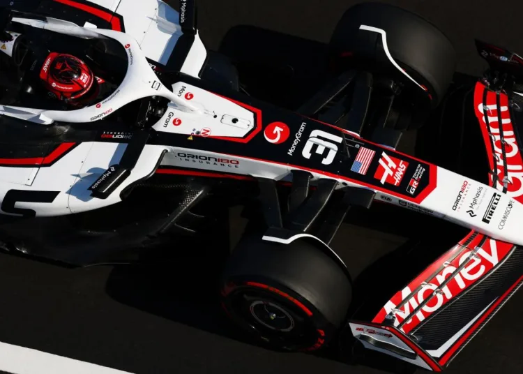 Esteban Ocon pilota Haas
