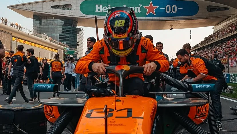 McLaren da sogno: vittoria di forza per Piastri, Norris resiste al panico freni
