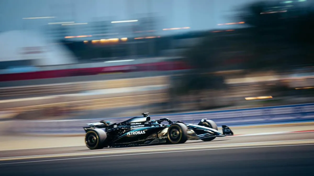 George Russell alla guida della Mercedes