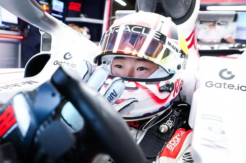 Gp Giappone - Red Bull, Verstappen superlativo: pole a Suzuka davanti alle due McLaren