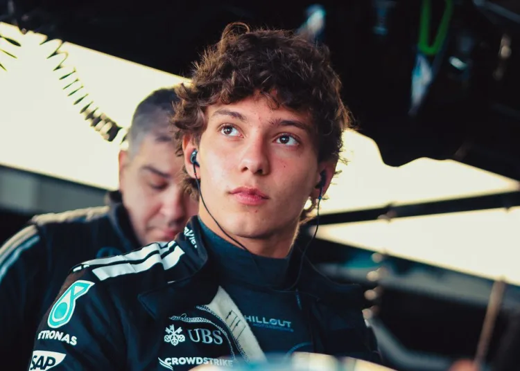 Kimi Antonelli al box Mercedes