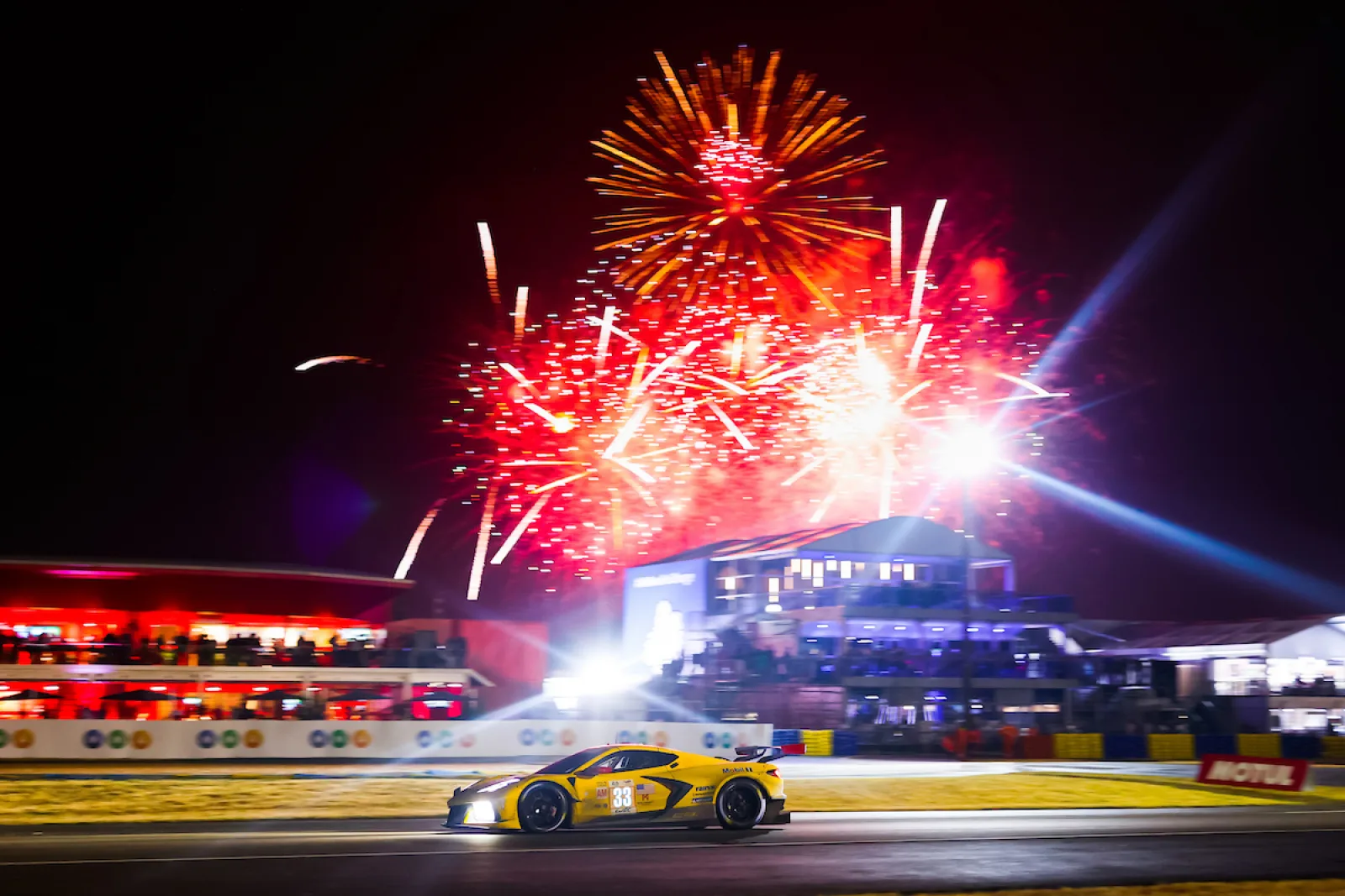 24 ore di Le Mans fuochi d'artificio