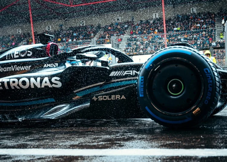 George Russell con le gomme full wet