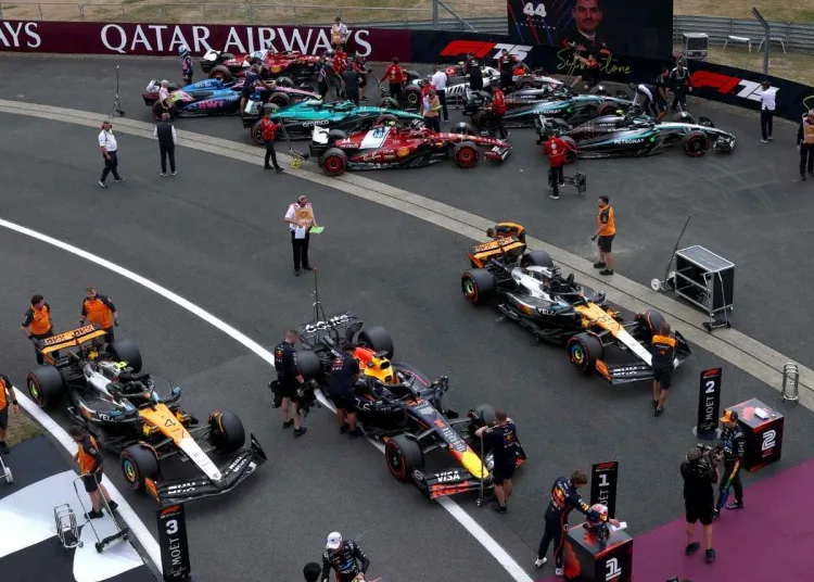 Max Verstappen celebra la pole position del GP Gran Bretagna 2025 a Silverstone