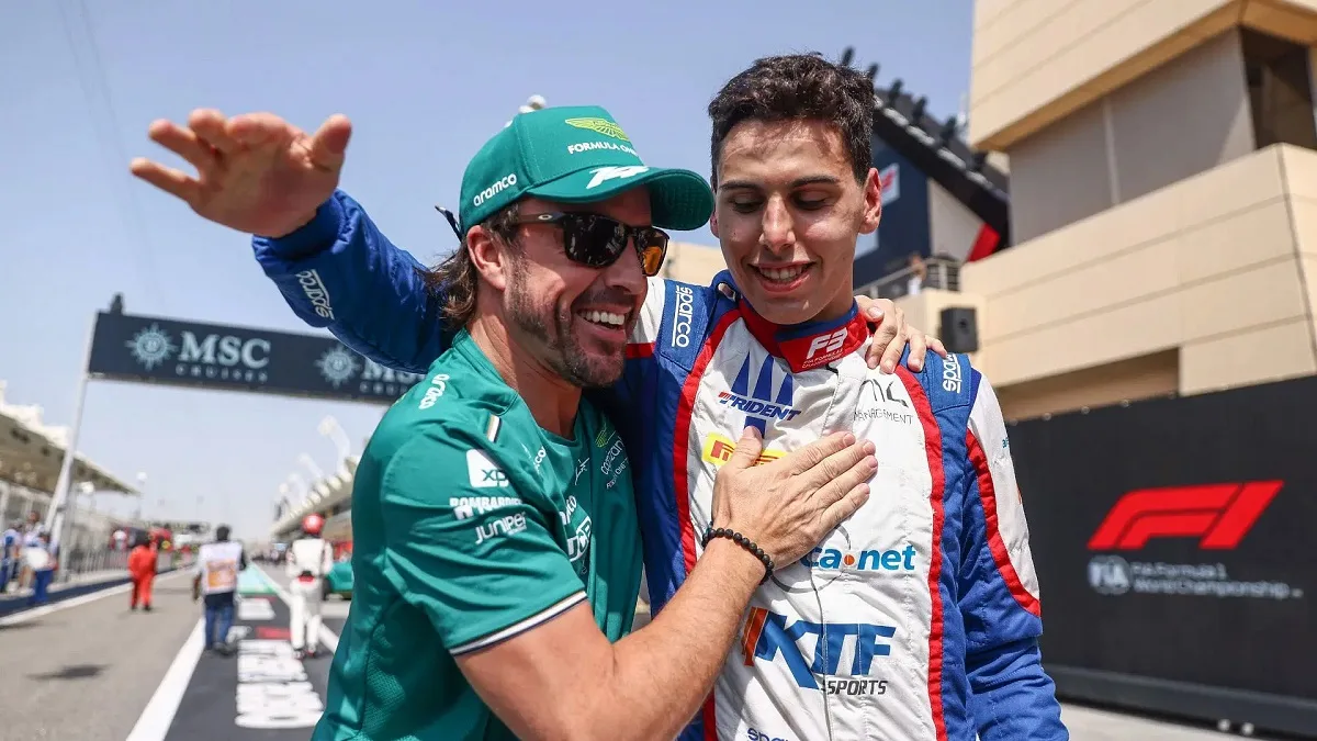 Fernando Alonso con il suo assistito Gabriel Bortoleto ai tempi della F3 in Bahrain