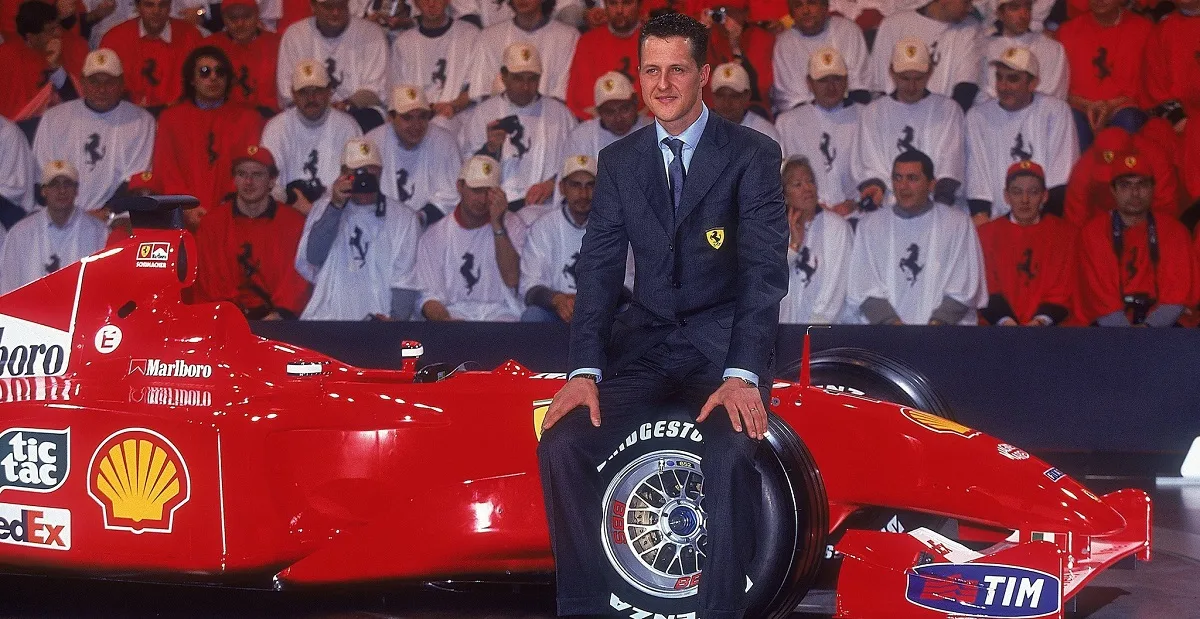 Il tedesco Michael Schumacher il pilota non-inglese più vincente della F1, con la Ferrari F2001
