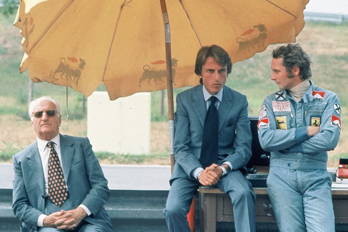 Enzo Ferrari, Luca Cordero di Montezemolo e Niki Lauda, immortalati durante i test a sulla pista di Fiorano, voluta dal Drake