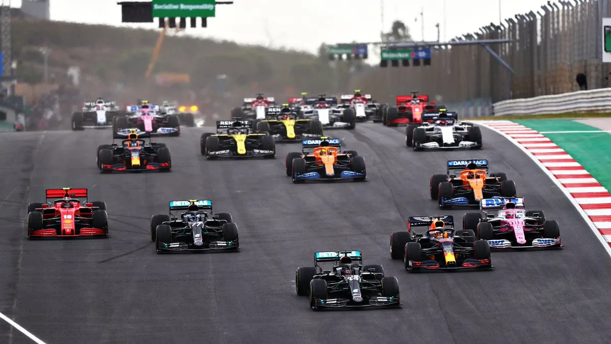 Attimi dopo lo spegnimento dei semafori del Gran Premio del Portogallo di Formula 1 del 2021