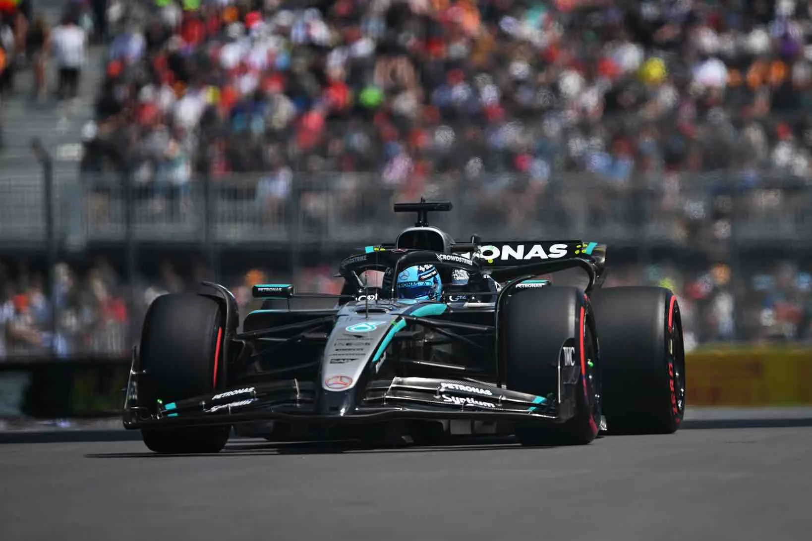 George Russell vince in Canada con Mercedes