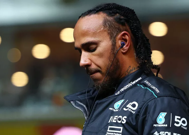 Lewis Hamilton pensieroso ai tempi della Mercedes